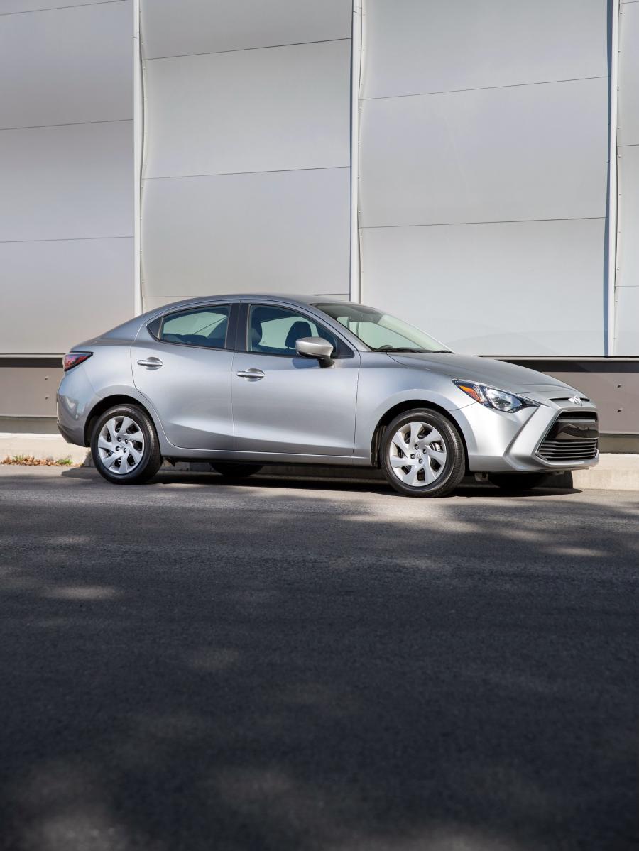  Toyota Yaris Sedan 2016 года  (CA) (фото 17 из 29)